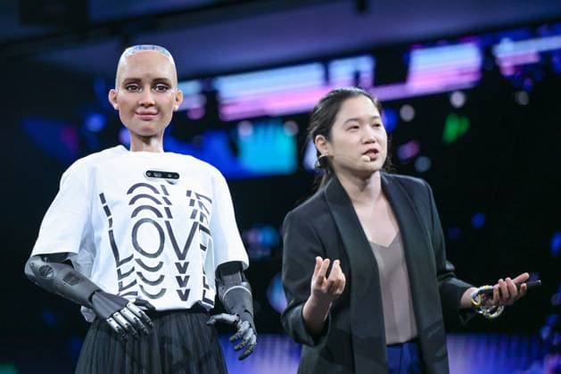 Bilder des Jahres 2025, News 05 Mai News Themen der Woche KW20 News Bilder des Tages Sophia the Robot Panel Discussion Hanson Robotics most advanced human-like robot, Sophia speaks during a panel discussion Sophia the Robot: The Future of Communication by Sophia as part of Communication Days - DK2025 in Rovinj, Croatia on May 15, 2025.  NevaxZganec PIXSELL