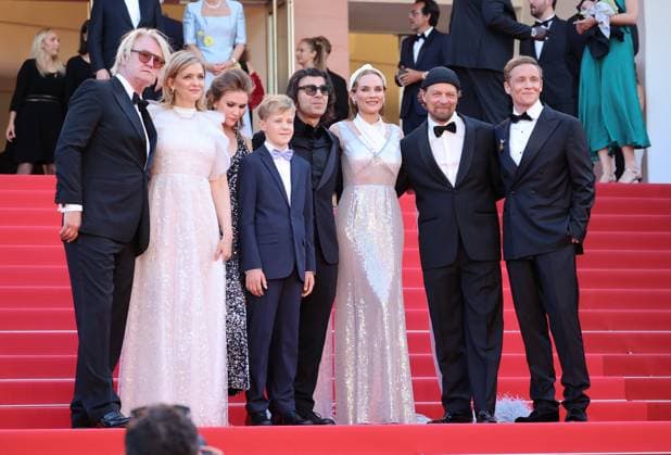 Dossier 137 (Case 137) Red Carpet at the 78th Annual Cannes Film Festival Detlev Buck, Laura Tonke, a guest, Fatih AkÄ±n, Diane Kruger, Lisa Hagmeister, Lars Jessen and Matthias Schweighöfer of Amrum - Dossier 137 (Case 137) Red Carpet at the 78th Annual Cannes Film Festival in Cannes, France on May 15, 2025.  Copyright: x Chassery+Courdjix