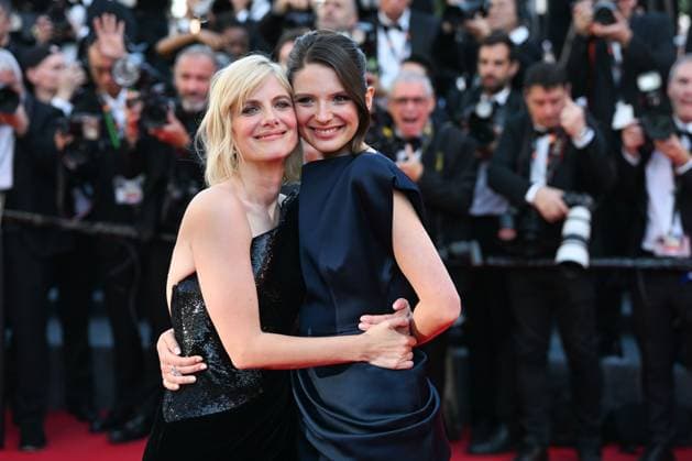 78eme Festival International du Film de Cannes Montée des marchesdu film Dossier 137 78th International Cannes Film Festival Red Carpet of Dossier 137 movie Festival de Cannes 2025 Red carpet Dossier 137 Melanie Laurent, Josephine Japy 444308 2025 05 15  Copyright: xLionelxGuericolas MPPx STAR_444308_070