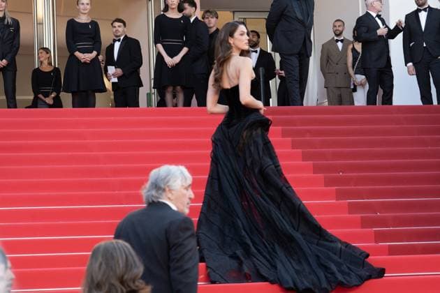 Cannes - Dossier 137 Red Carpet DN Antoine Dupont and Iris Mittenaere attend the Dossier 137 (Case 137) red carpet at the 78th annual Cannes Film Festival at Palais des Festivals on May 15, 2025 in Cannes, France. Photo by David NIVIERE ABACAPRESS.COM CANNES France  Copyright: xNivierexDavid ABACAPRESS.COMx