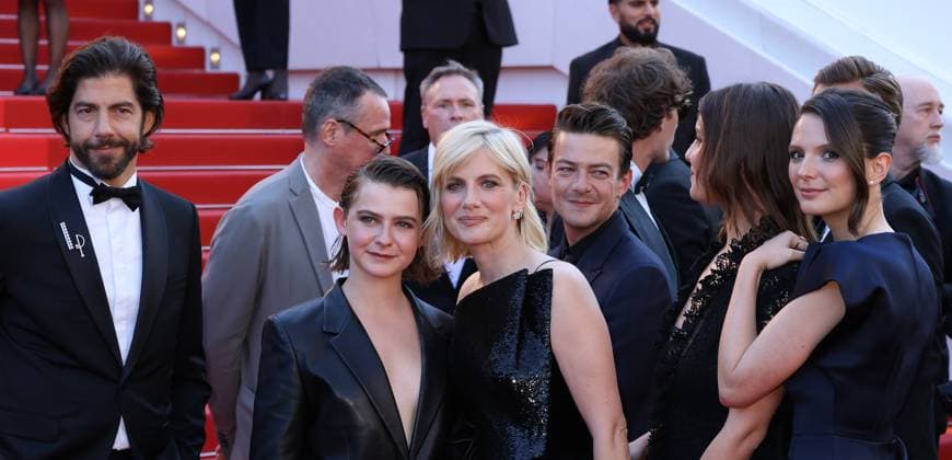 78eme Festival International du Film de Cannes Montée des marches du film Dossier 137 78th Cannes Film Festival Red carpet of the film Dossier 137 Pierre Yves Cardinal, Sarah Pachoud, Melanie Laurent, Felix Kysyl and Josephine Japy 444311 2025 05 15 Cannes France  Copyright: xIsabellexVautierx xStarfacex STAR_444311_053