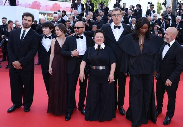 78eme Festival International du Film de Cannes Montée des marches du film Dossier 137 78th Cannes Film Festival Red carpet of the film Dossier 137 Theo Costa Marini, Solan Machado Graner, Mathilde Roehrich, Jonathan Turnbull, Sandra Colombo, Dominik Moll, Guslagie Malanda and Gilles Marchand 444311 2025 05 15 Cannes France  Copyright: xIsabellexVautierx xStarfacex STAR_444311_080