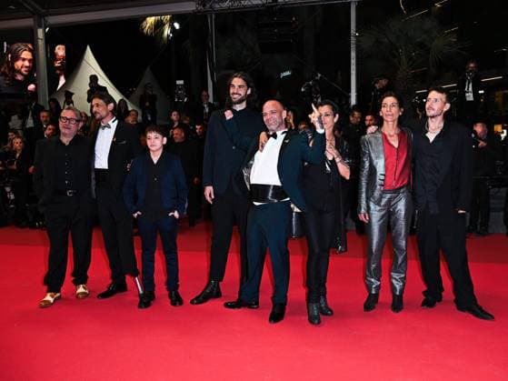 Cannes, 78th Cannes Film Festival 2025 - night 3 - red carpet of the film Sirat Cannes, 78th Cannes Film Festival 2025 - evening 3 - red carpet of the film Sirat - In the photo: Stefania Gadda, a guest, Richard Bellamy, Jade Oukid, Bruno Núnez, Óliver Laxe, Sergi Lopez and Tonin Janvier cannes France  Copyright: xIPA ABACAx