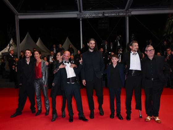 Cannes, 78th Cannes Film Festival 2025 - night 3 - red carpet of the film Sirat Cannes, 78th Cannes Film Festival 2025 - evening 3 - red carpet of the film Sirat - In the photo: Stefania Gadda, guest, Richard Bellamy, Jade Oukid, Óliver Laxe, Bruno Núnez, Sergi López and Tonin Janvier Cannes Cannes France  Copyright: xIPA ABACAx