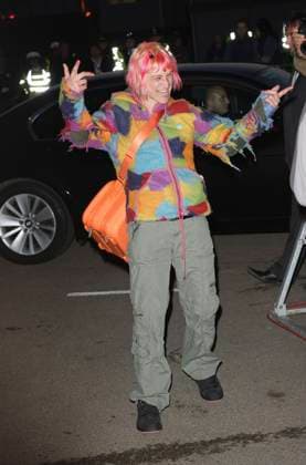 Big Brother 8 arrivals TRACEY BARNARD Big Brother 8 arrivals at the house, Borehamwood, Hertfordshire, England. May 30th, 2007 Herts BB8 full length green cargo pants trousers blue orange yellow jacket multi coloured colored pink hair hands suitcase luggage CAP ROS Steve Ross Borehamwood Hertfordshire United Kington Copyright: xStevexRoss CapitalxPicturesx