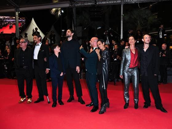 Cannes, France: Cannes, 78th Cannes Film Festival 2025 - evening 3 - red carpet of the film Sirat - In the photo: Stefania Gadda, a guest, Richard Bellamy, Jade Oukid, Bruno Nunez, Oliver Laxe, Sergi Lopez and Tonin Janvier Cannes France  - ZUMAp169 20250515_zea_p169_1477 Copyright: xManuelexMangiarottix