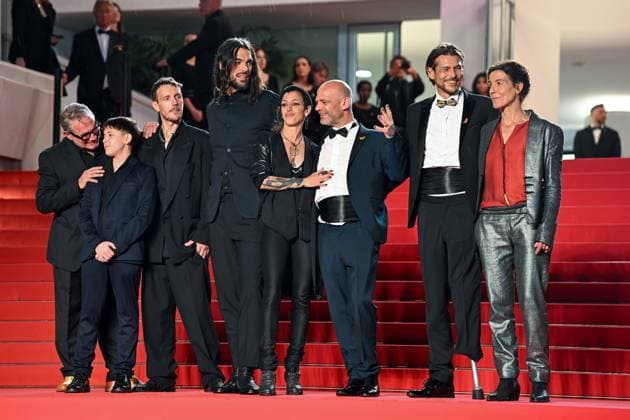78eme Festival International du Film de Cannes Montée des marches du film Sirat Festival de Cannes 2025 Red carpet Sirat Sergi Lopez, Bruno Núnez, a guest, Óliver Laxe, Jade Oukid, Richard Bellamy, Tonin Janvier , Stefania Gadda 444324 2025 05 15  Copyright: xLionelxGuericolas MPPx STAR_444324_015