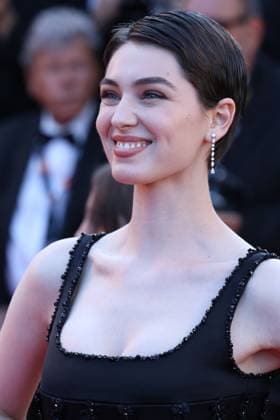 Dossier 137 (Case 137) red carpet in Cannes Anamaria Vartolomei at the Dossier 137 (Case 137) red carpet at the 78th annual Cannes Film Festival at Palais des Festivals on May 15, 2025 in Cannes, France CAP GOL GOL Cannes CÃ te d Azur France Copyright: xRickxGold CapitalxPicturesx