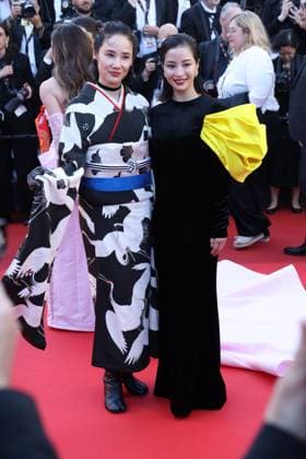 Dossier 137 (Case 137) red carpet in Cannes Yo Yoshida and Suzu Hirose at the Dossier 137 (Case 137) red carpet at the 78th annual Cannes Film Festival at Palais des Festivals on May 15, 2025 in Cannes, France CAP GOL GOL Cannes CÃ te d Azur France Copyright: xRickxGold CapitalxPicturesx