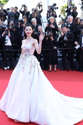 Dossier 137 (Case 137) red carpet in Cannes Elaine Zhong at the Dossier 137 (Case 137) red carpet at the 78th annual Cannes Film Festival at Palais des Festivals on May 15, 2025 in Cannes, France CAP GOL GOL Cannes CÃ te d Azur France Copyright: xRickxGold CapitalxPicturesx