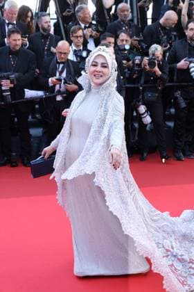 Dossier 137 (Case 137) red carpet in Cannes Indonesian singer and actress Syahrini at the Dossier 137 (Case 137) red carpet at the 78th annual Cannes Film Festival at Palais des Festivals on May 15, 2025 in Cannes, France CAP GOL GOL Cannes Côte d Azur France Copyright: xRickxGold CapitalxPicturesx