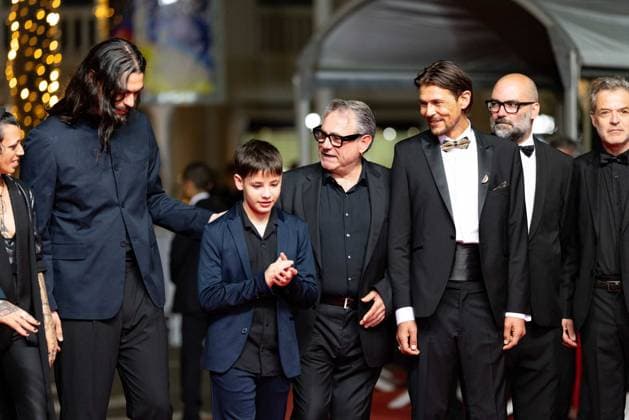 B Montée des marches du film Sirat lors du 78ème Festival International du Film de Cannes Jade Oukid, Óliver Laxe, Bruno Núnez, Sergi Lopez, Tonin Janvier, Oriol Maymó, guest Montée des marches du film Sirat lors du 78ème Festival International du Film de Cannes, au Palais des Festivals à Cannes Le 15 mai 2025 Olivier Borde Bestimage Red carpet for the movie Sirat during the 78th Cannes International Film Festival at the Palais des Festivals in Cannes, France On may 15th 2025 Cannes France  Copyright: xOLIVIERxBORDEx xBESTIMAGExOLIVIERxBORDEx xBESTIMAGEx