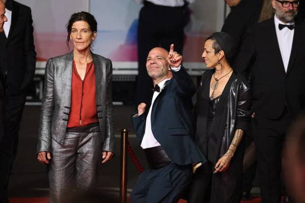 J Montée des marches du film Sirat lors du 78ème Festival International du Film de Cannes Stefania Gadda, Richard Bellamy, Jade Oukid Montée des marches du film Sirat lors du 78ème Festival International du Film de Cannes, au Palais des Festivals à Cannes Le 15 mai 2025 Jacovides Moreau Bestimage Red carpet for the movie Sirat during the 78th Cannes International Film Festival at the Palais des Festivals in Cannes, France On may 15th 2025 Cannes France  Copyright: xJACOVIDES-MOREAUx xBESTIMAGExJACOVIDES-MOREAUx xBESTIMAGEx