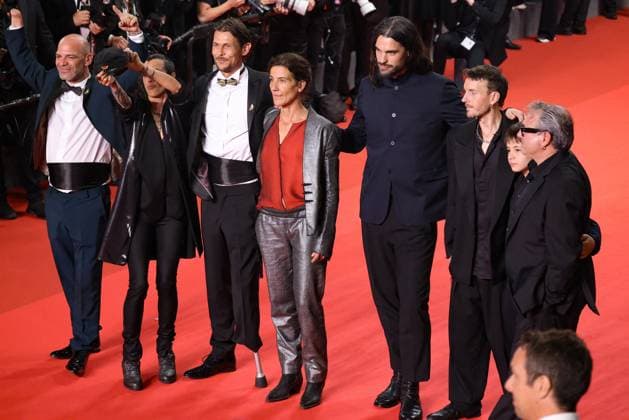 J Montée des marches du film Sirat lors du 78ème Festival International du Film de Cannes Richard Bellamy, Jade Oukid, Tonin Janvier, Stefania Gadda, Óliver Laxe, Joshua Liam Henderson, Bruno Núnez, Sergi Lopez Montée des marches du film Sirat lors du 78ème Festival International du Film de Cannes, au Palais des Festivals à Cannes On may 15th 2025 Jacovides Moreau Bestimage Red carpet for the movie Sirat during the 78th Cannes International Film Festival at the Palais des Festivals in Cannes, France On may 15th 2025 Cannes France  Copyright: xJACOVIDES-MOREAUx xBESTIMAGExJACOVIDES-MOREAUx xBESTIMAGEx