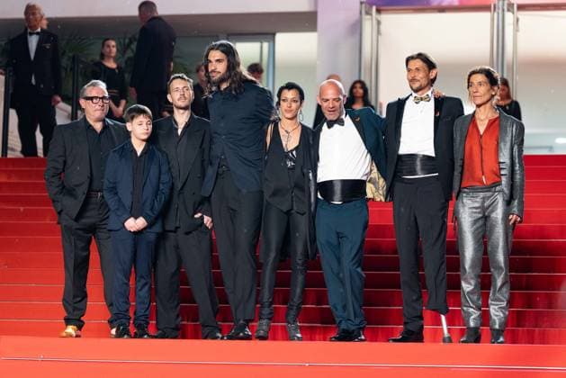 B Montée des marches du film Sirat lors du 78ème Festival International du Film de Cannes Sergi Lopez, Bruno Núnez, Thierry Frémaux, Joshua Liam Henderson, Óliver Laxe, Jade Oukid, Richard Bellamy, Tonin Janvier, Stefania Gadda Montée des marches du film Sirat lors du 78ème Festival International du Film de Cannes, au Palais des Festivals à Cannes On may 15th 2025 Olivier Borde Bestimage Red carpet for the movie Sirat during the 78th Cannes International Film Festival at the Palais des Festivals in Cannes, France On may 15th 2025 Cannes France Copyright: xOLIVIERxBORDEx xBESTIMAGExOLIVIERxBORDEx xBESTIMAGEx