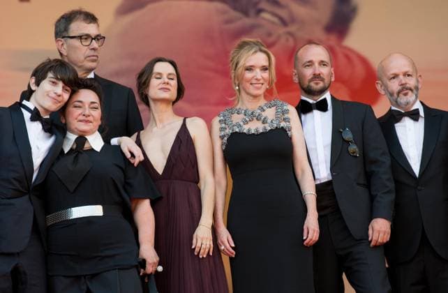 78eme Festival International du Film de Cannes Montée des marchesdu film Dossier 137 78th International Cannes Film Festival Red Carpet of Dossier 137 movie 444310 2025 05 15 Cannes France Colombo, Sandra Roehrich, Mathilde Drucker, Léa Turnbull, Jonathan Machado Graner, Solan Bellamy, Richard  Copyright: xAnthonyxCarrelx xStarfacex STAR_444310_092