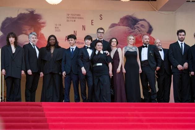 78eme Festival International du Film de Cannes Montée des marchesdu film Dossier 137 78th International Cannes Film Festival Red Carpet of Dossier 137 movie 444310 2025 05 15 Cannes France Colombo, Sandra Roehrich, Mathilde Drucker, Léa Turnbull, Jonathan Bellamy, Richard Riu, Mathilde Merhar, Stanislas Malanda, Guslagie Moll, Dominik Marchand, Gilles Costa Marini, Theo Machado Graner, Solan Peronnet, Come  Copyright: xAnthonyxCarrelx xStarfacex STAR_444310_098
