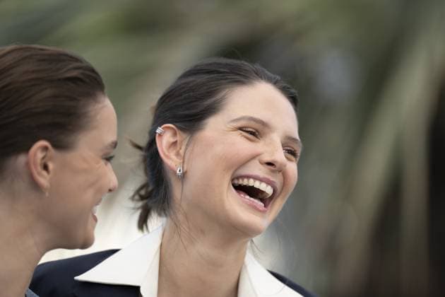 78eme Festival International du Film de Cannes Photocall with cast of Qui brille au combat 78th International Cannes Film Festival Photocall with cast of Qui brille au combat movie 444327 2025 05 15 Cannes France Japy, Joséphine  Copyright: xStephanexKossmanx xStarfacex STAR_444327_002