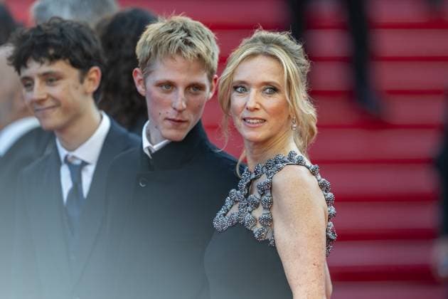 78eme Festival International du Film de Cannes Montée des marchesdu film Dossier 137 78th International Cannes Film Festival Dossier 137 movie Red Carpet 444329 2025 05 15 Cannes France Laurent, Mélanie Campagne, Valentin  Copyright: xStephanexKossmanx xStarfacex STAR_444329_018