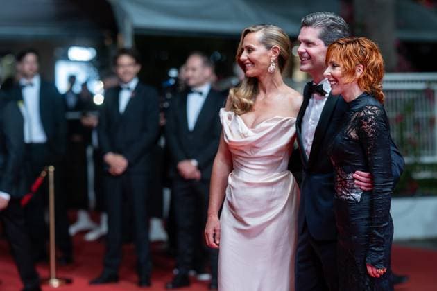 78eme Festival International du Film de Cannes Montée des marches du film Dalloway 78th International du Film de Cannes Red carpet with cast of Dalloway movie 444331 2025 05 15 France Farmer, Mylène Gozlan, Yann De France, Cécile  Copyright: xEstellexCarlierx xStarfacex STAR_444331_002