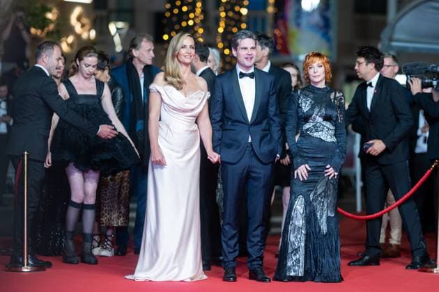 78eme Festival International du Film de Cannes Montée des marches du film Dalloway 78th International du Film de Cannes Red carpet with cast of Dalloway movie 444331 2025 05 15 France Farmer, Mylène Gozlan, Yann De France, Cécile  Copyright: xEstellexCarlierx xStarfacex STAR_444331_024