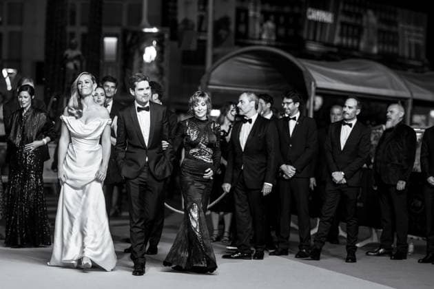 78eme Festival International du Film de Cannes Montée des marches du film Dalloway 78th International du Film de Cannes Red carpet with cast of Dalloway movie 444331 2025 05 15 France Farmer, Mylène Gozlan, Yann De France, Cécile  Copyright: xEstellexCarlierx xStarfacex STAR_444331_027
