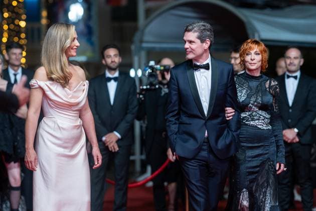 78eme Festival International du Film de Cannes Montée des marches du film Dalloway 78th International du Film de Cannes Red carpet with cast of Dalloway movie 444331 2025 05 15 France Farmer, Mylène Gozlan, Yann De France, Cécile  Copyright: xEstellexCarlierx xStarfacex STAR_444331_028