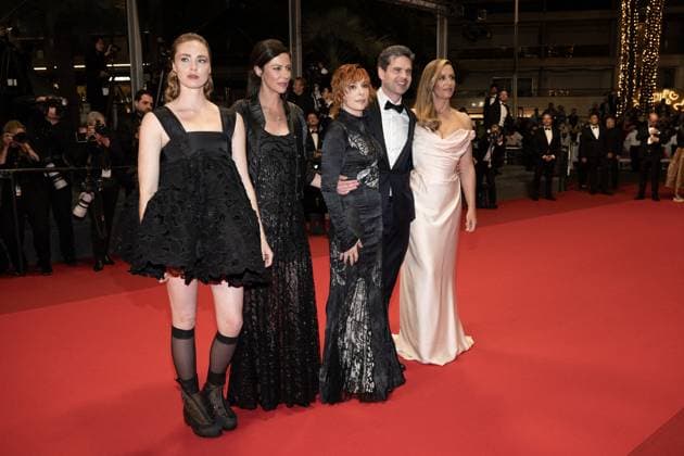 Cannes - Dalloway Red Carpet DN Freya Mavor, Anna Mouglalis, Mylene Farmer, Yann Gozlan and Cecile de France attend the Dalloway red carpet at the 78th annual Cannes Film Festival at Palais des Festivals on May 15, 2025 in Cannes, France. Photo by David NIVIERE ABACAPRESS.COM CANNES France  Copyright: xNivierexDavid ABACAPRESS.COMx