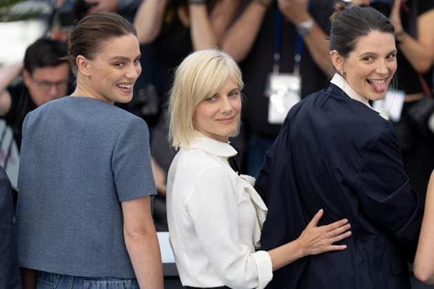 The Wonderers , Photocall in Cannes, 15 05 2025 Cannes, France 15 5 2024 Angelina Woreth, MŽlanie Laurent and JosŽphine Japy during the Photocall for QUI BRILLE AU COMBAT THE WONDERERS during the 78 Cannes International Film Festival The Film Festival takes place from May 13 to 24, 2025 Cannes Palais des Festivals et des Cong France Copyright: xChristianxEnderx