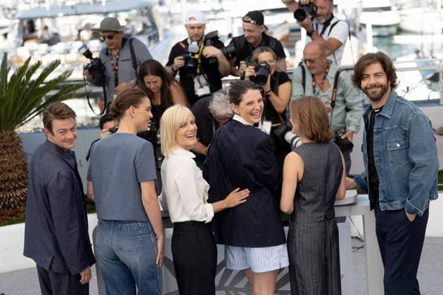 The Wonderers , Photocall in Cannes, 15 05 2025 Cannes, France 15 5 2024 FŽlix Kysyl, Angelina Woreth, MŽlanie Laurent, JosŽphine Japy and Pierre Yves Cardinal during the Photocall for QUI BRILLE AU COMBAT THE WONDERERS during the 78 Cannes International Film Festival The Film Festival takes place from May 13 to 24, 2025 Cannes Palais des Festiv Copyright: xChristianxEnderx