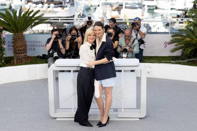 The Wonderers , Photocall in Cannes, 15 05 2025 Cannes, France 15 5 2024 MŽlanie Laurent and JosŽphine Japy during the Photocall for QUI BRILLE AU COMBAT THE WONDERERS during the 78 Cannes International Film Festival The Cannes Film Festival takes place from May 13 to 24, 2025 Cannes Palais des Festivals et des Cong France Copyright: xChristianxEnderx