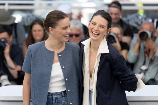 The Wonderers , Photocall in Cannes, 15 05 2025 Cannes, France 15 5 2024 Angelina Woreth and JosŽphine Japy during the Photocall for QUI BRILLE AU COMBAT THE WONDERERS during the 78 Cannes International Film Festival The Film Festival takes place from May 13 to 24, 2025 Cannes Palais des Festivals et des Cong France Copyright: xChristianxEnderx