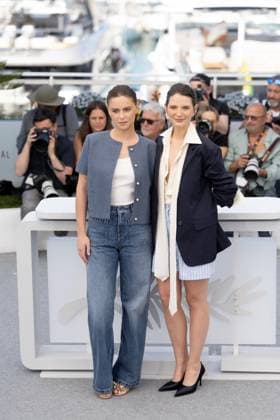 The Wonderers , Photocall in Cannes, 15 05 2025 Cannes, France 15 5 2024 Angelina Woreth and JosŽphine Japy during the Photocall for QUI BRILLE AU COMBAT THE WONDERERS during the 78 Cannes International Film Festival The Film Festival takes place from May 13 to 24, 2025 Cannes Palais des Festivals et des Cong France Copyright: xChristianxEnderx