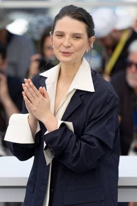The Wonderers , Photocall in Cannes, 15 05 2025 Cannes, France 15 5 2024 JosŽphine Japy during the photocall for QUI BRILLE AU COMBAT THE WONDERERS during the 78 Cannes International Film Festival The film festival takes place from May 13 to 24, 2025 Cannes Palais des Festivals et des Cong France Copyright: xChristianxEnderx