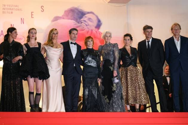 Cannes Dalloway Red Carpet NG Freya Mavor, Anna Mouglalis, Mylene Farmer, Yann Gozlan and Cecile de France attending the ‘Dalloway’ Screening and Red Carpet at Palais Des Festivals in Cannes, France on May 15 2025 as part of the 78th Cannes Film Festival. Photo by Nicolas Genin ABACAPRESS.COM Cannes France  Copyright: xGeninxNicolas ABACAx