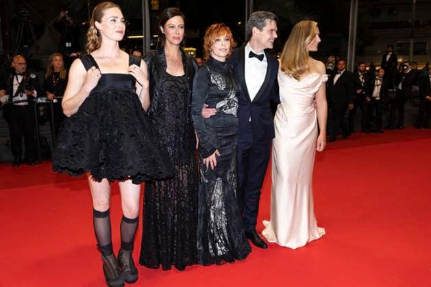 M Montée des marches du film Dalloway lors du 78ème Festival International du Film de Cannes Freya Mavor, Anna Mouglalis, Mylène Farmer, Yann Gozlan, Cécile de France Montée des marches du film Dalloway lors du 78ème Festival International du Film de Cannes, au Palais des Festivals à Cannes On may 15th 2025 Jacovides Moreau Bestimage Red carpet for the movie Dalloway during the 78th Cannes International Film Festival at the Palais des Festivals in Cannes, France On may 15th 2025 Cannes France  Copyright: xJACOVIDES-MOREAUx xBESTIMAGExJACOVIDES-MOREAUx xBESTIMAGEx