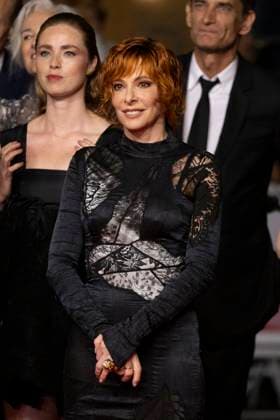 M Montée des marches du film Dalloway lors du 78ème Festival International du Film de Cannes Freya Mavor, Mylène Farmer Montée des marches du film Dalloway lors du 78ème Festival International du Film de Cannes, au Palais des Festivals à Cannes Le 15 mai 2025 Jacovides Moreau Bestimage Red carpet for the movie Dalloway during the 78th Cannes International Film Festival at the Palais des Festivals in Cannes, France On may 15th 2025 Cannes France  Copyright: xJACOVIDES-MOREAUx xBESTIMAGExJACOVIDES-MOREAUx xBESTIMAGEx