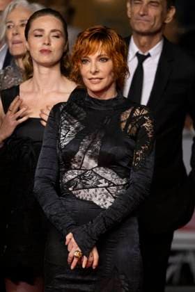 M Montée des marches du film Dalloway lors du 78ème Festival International du Film de Cannes Freya Mavor, Mylène Farmer Montée des marches du film Dalloway lors du 78ème Festival International du Film de Cannes, au Palais des Festivals à Cannes Le 15 mai 2025 Jacovides Moreau Bestimage Red carpet for the movie Dalloway during the 78th Cannes International Film Festival at the Palais des Festivals in Cannes, France On may 15th 2025 Cannes France  Copyright: xJACOVIDES-MOREAUx xBESTIMAGExJACOVIDES-MOREAUx xBESTIMAGEx