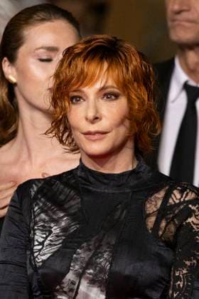 M Montée des marches du film Dalloway lors du 78ème Festival International du Film de Cannes Mylène Farmer Montée des marches du film Dalloway lors du 78ème Festival International du Film de Cannes, au Palais des Festivals à Cannes On may 15th 2025 Jacovides Moreau Bestimage Red carpet for the movie Dalloway during the 78th Cannes International Film Festival at the Palais des Festivals in Cannes, France On may 15th 2025 Cannes France  Copyright: xJACOVIDES-MOREAUx xBESTIMAGExJACOVIDES-MOREAUx xBESTIMAGEx