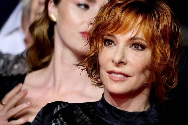 J Montée des marches du film Dalloway lors du 78ème Festival International du Film de Cannes Mylène Farmer Montée des marches du film Dalloway lors du 78ème Festival International du Film de Cannes, au Palais des Festivals à Cannes On may 15th 2025 Jacovides Moreau Bestimage Red carpet for the movie Dalloway during the 78th Cannes International Film Festival at the Palais des Festivals in Cannes, France On may 15th 2025 Cannes France  Copyright: xJACOVIDES-MOREAUx xBESTIMAGExJACOVIDES-MOREAUx xBESTIMAGEx