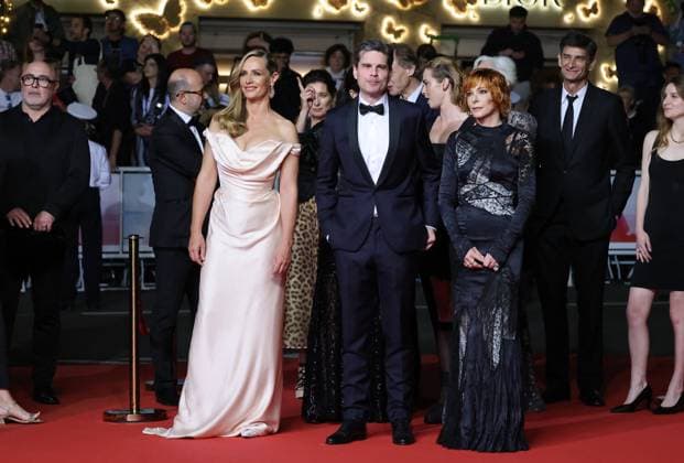 J Montée des marches du film Dalloway lors du 78ème Festival International du Film de Cannes Cécile de France, Yann Gozlan, Mylène Farmer Montée des marches du film Dalloway lors du 78ème Festival International du Film de Cannes, au Palais des Festivals à Cannes Le 15 mai 2025 Jacovides Moreau Bestimage Red carpet for the movie Dalloway during the 78th Cannes International Film Festival at the Palais des Festivals in Cannes, France On may 15th 2025 Cannes France  Copyright: xJACOVIDES-MOREAUx xBESTIMAGExJACOVIDES-MOREAUx xBESTIMAGEx