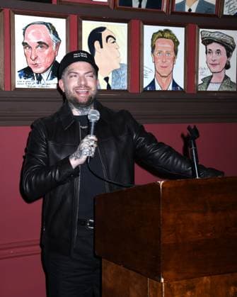 May 15, 2025, New York, Ny, United States: Jamie Lloyd introduces Nicole Scherzinger as she celebrates the legendary wall of caricatures at Sardi s in New York. May 15, 2025. New York United States - ZUMAp281 20250515_zea_p281_016 Copyright: xPhotoxImagexPressx