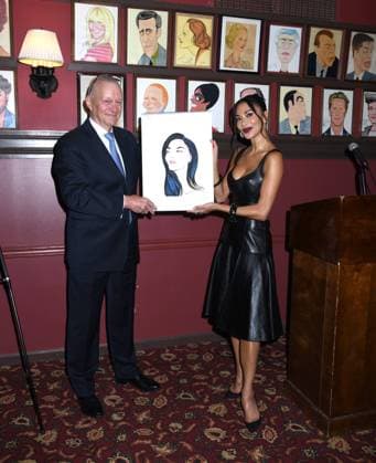 May 15, 2025, New York, Ny, United States: Max Klimavicius and Nicole Scherzinger pose together at the legendary wall of caricatures at Sardi s in New York. May 15, 2025. New York United States - ZUMAp281 20250515_zea_p281_023 Copyright: xPhotoxImagexPressx