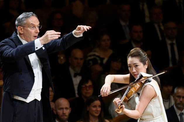 The Tokyo NHK Symphony Orchestra with soloist Akiko Suwanai under the baton of Italian conductor Fabio Luisi in a concert during the Prague Spring International Music Festival, Prague, May 15, 2025. (CTKxPhoto MichalxKamaryt) CTKPhotoP2025051601782  CTKPhotoP2025051601782