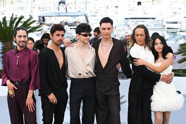 Cannes, France, Cannes: Cannes, 78th Cannes Film Festival 2025 - day 4 - Photocall of the film La Misteriosa Mirada Del Flamenco. In the picture Francisco Diaz, Pedro Munoz, Diego CÃ spedes, Matias Catalan, Paula Dinamarca and Tamara CortÃ s Cannes Cannes  - ZUMAp169 20250516_zea_p169_137 Copyright: xAlbertoxTerenghix