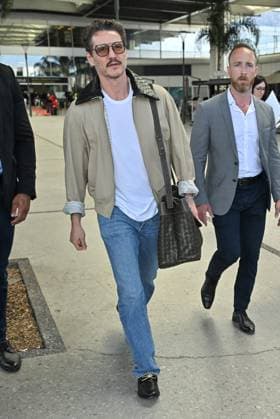 Cannes Pedro Pascal At Nice Airport JR Pedro Pascal arriving at Nice airport ahead 78th Cannes Film Festival in Nice, France on May, 16, 2025. Photo by Julien Reynaud APS-Medias ABACAPRESS.COM Nice France  Copyright: xReynaudxJulien APS-Medias ABACAx