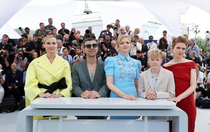 Photocall of the film Amrum during the 78th Cannes International Film Festival Diane Kruger, Fatih Akin, Laura Tonke, Jasper Billerbeck, Lisa Hagmeister Photocall of the film Amrum during the 78th Cannes International Film Festival on May 16, 2025 Jacovides Moreau Bestimage Photocall of the film Amrum during the 78th Cannes International Film Festival on May 16, 2025 Cannes France  Copyright: xJACOVIDES-MOREAUx xBESTIMAGExJACOVIDES-MOREAUx xBESTIMAGEx