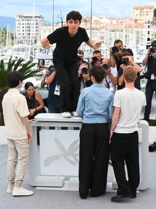 Cannes, France, Cannes: Cannes, 78th Cannes Film Festival 2025 - day 4 - Photocall of the film Dossier 137 (case 137). In the photo SOLÃÄN MACHADO-GRANER, CÃ ME PERONNET, MATHILDE RIU, VALENTIN CAMPAGNE Cannes Cannes  - ZUMAp169 20250516_zea_p169_351 Copyright: xAlbertoxTerenghix