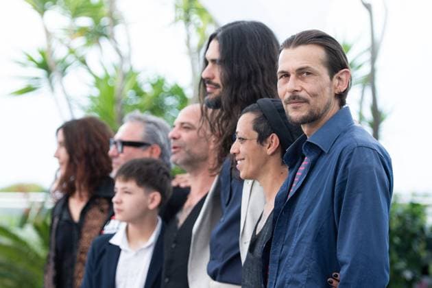 Cannes Sirat Photocall AM Stefania Gadda, Tonin Janvier, Oliver Laxe, Jade Oukid, Bruno Nunez, Sergi Lopez and Richard Bellamy attending the Sirat Photocall in Cannes, France on May 16, 2025 as part of the 78th Cannes Film Festival. Photo by Aurore Marechal ABACAPRESS.COM Cannes France  Copyright: xMarechalxAurore ABACAx