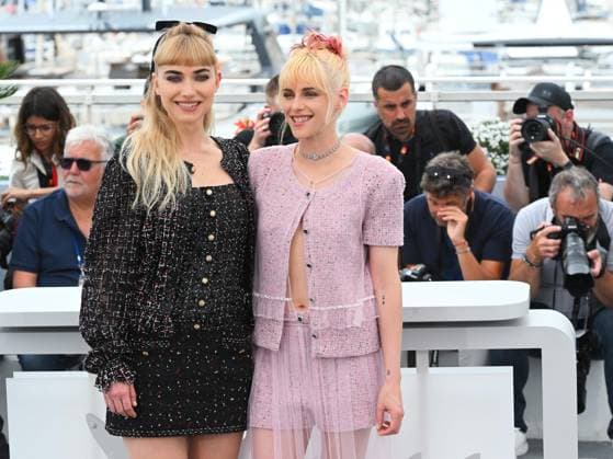 Cannes, France: Cannes, 78th Cannes Film Festival 2025 - day 4 - photocall of the film The Chronology Of Water In the photo: Imogen Poots, Kristen Stewart Cannes France  - ZUMAp169 20250516_zea_p169_376 Copyright: xAlbertoxTerenghix